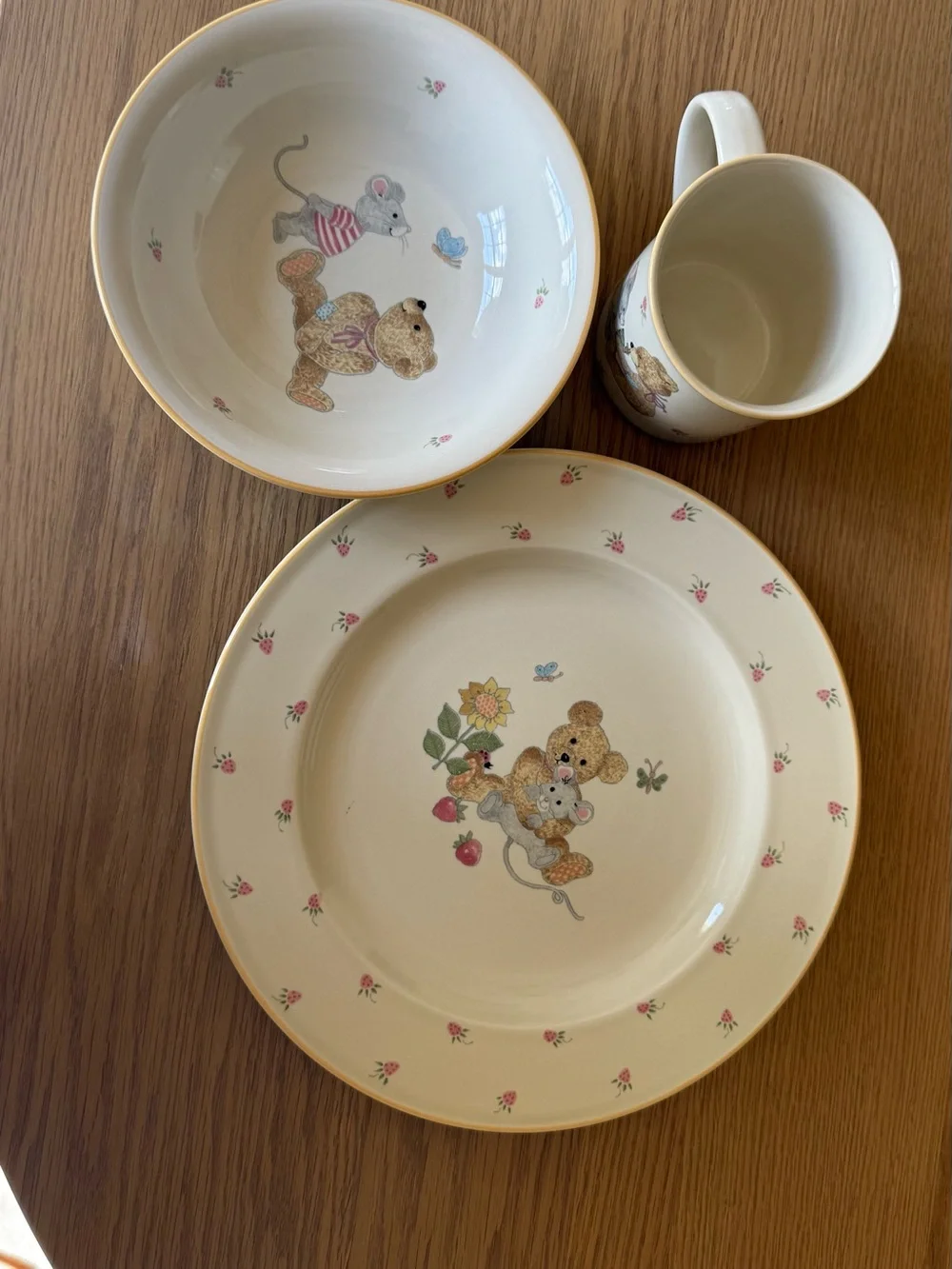 Mikasa Teddy Cream Plate with Floral Accent